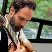 فریدون-وزیری-آموزش-گیتار-کلاسیک-پاپ-اساتید-بهترین-آموزشگاه-موسیقی-شرق-تهران-ثبت-نام-کلاس