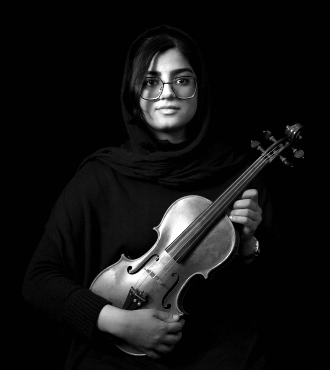 نازک-محمد-کاشی-آموزش-ویولن-مدرس-آموزشگاه-موسیقی-شرق-تهران-هیوا-اساتید