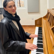 پریا-تمجیدی-آموزش-پیانو-مدرس-و-استاد-بهترین-آموزشگاه-شرق-تهران-هیوا-ثبت-نام-کلاس