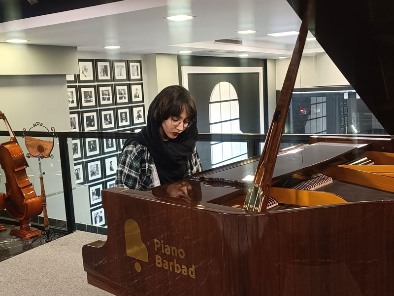 پریناز-عسگری-آموزش-پیانو-اساتید-بهترین-آموزشگاه-موسیقی-شرق-تهران-هیوا-ثبت-نام-کلاس