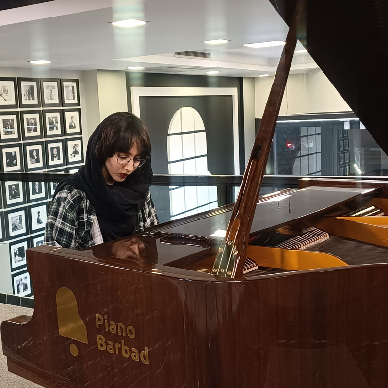 پریناز-عسگری-آموزش-پیانو-مدرس-بهترین-آموزشگاه-موسیقی-شرق-تهران-هیوا-ثبت-نام-کلاس